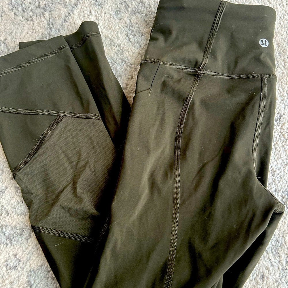 LULULEMON high rise crop leggings with pocket size 4 worn only few times